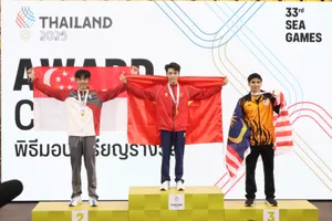 Đặng Ngọc Xuân Thiện (giữa) giành HCV SEA Games 33 -2025. Ảnh: THANH TÙNG 