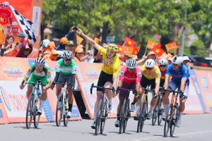 Marchuk Dzianis lần thứ ba tận hưởng niềm vui. Ảnh: Hoàng Hùng