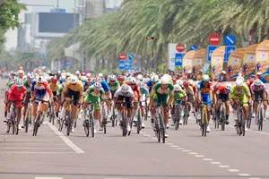 Trần Clement Em đi về đích thành công. Ảnh: Hoàng Hùng