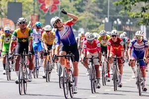 Niềm vui chiến thắng của Patrick Patterson. Ảnh: Hoàng Hùng