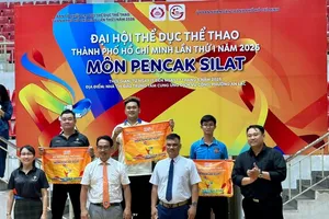 BTC trao cờ toàn đoàn cho các đơn vị