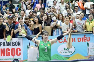 Thanh Thúy bùng nổ giúp VTV Bình Điền Long An vượt qua Binh chủng Thông Tin trong đêm rực lửa