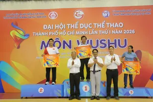 BTC trao cờ toàn đoàn cho các đơn vị đạt thành tích 