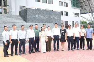 Đoàn khảo sát Ban Tuyên giáo và Dân vận Thành ủy TPHCM tại Nhà thi đấu TDTT Phú Thọ. Ảnh: THANH TÙNG 