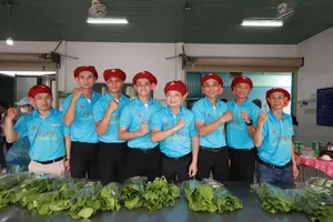 Tập thể nhân viên tại Probio luôn trách nhiệm, đề cao sự tận tâm trong công tác cung cấp các suất ăn cho học sinh tại nhiều trường. Ảnh: DŨNG PHƯƠNG 