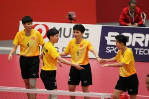 Cầu mây nội dung 4 nữ toàn thắng 3 trận vòng bảng. Ảnh: TAM NINH