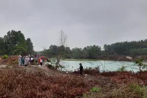 Trượt chân xuống hồ đá, 2 nữ sinh đuối nước thương tâm