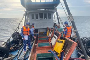  Bắt giữ tàu chở hơn 60.000 lít dầu DO không rõ nguồn gốc