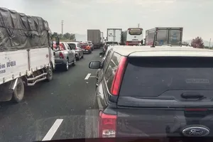 3 vụ va chạm giao thông liên tiếp, cao tốc Phan Thiết - Dầu Giây ùn tắc 10km