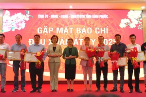 Bình Phước: Trao thưởng 9 tác phẩm báo chí chất lượng viết về tỉnh