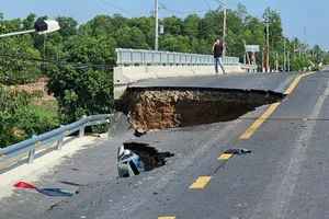 Tây Ninh thông tin vụ sụp, lún đường dẫn cầu Hoà Bình