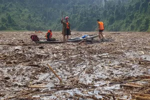 Mở rộng khu vực tìm kiếm nạn nhân sạt lở ở Trà Leng ra các bãi bồi