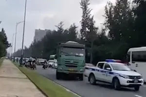 Bắt tài xế điều khiển xe tải liên tục lạng lách, bỏ chạy khi bị CSGT truy đuổi 