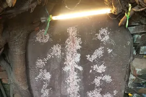 Đề nghị công an vào cuộc vụ phá hoại bia đá yểm thủy đạo gần Chùa Cầu