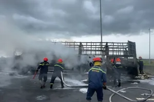 Xe tải cháy rụi trên cao tốc Đà Nẵng – Quảng Ngãi