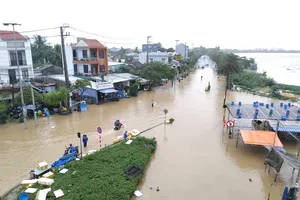 Chợ cá Thanh Hà (phường Hội An Tây, TP Đà Nẵng) đã ngập trong nước