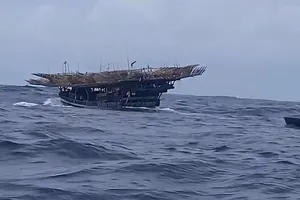 Cứu được 32 ngư dân trên tàu bị mất liên lạc trên vùng biển Trường Sa