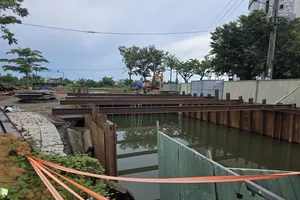 Thi công ì ạch, mương thoát nước gây nguy cơ mất an toàn