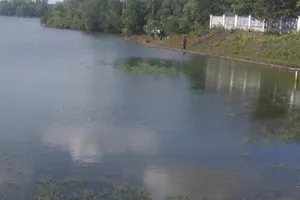 Nam sinh lớp 12 chuyên toán tử vong dưới hồ nghi tự tử