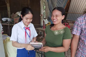 Học sinh lớp 8 trả lại hơn 30 triệu đồng nhặt được bên đường