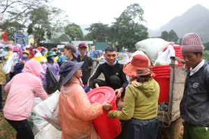 Chợ phiên 0 đồng giúp người nghèo vùng cao vượt khó sau lũ