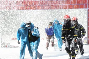 Quảng Trị thực tập chữa cháy và cứu nạn, cứu hộ tại khu cách ly tập trung 