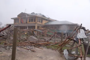 Quảng Trị: Lốc xoáy làm hàng loạt nhà cửa bị tốc mái, đổ sập