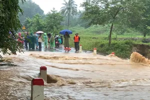 Nhiều khu vực ở Quảng Trị, Quảng Ngãi bị chia cắt, ngập nặng do mưa lớn 