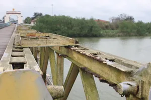 Di tích cầu Hiền Lương xuống cấp, tiềm ẩn nhiều nguy cơ mất an toàn 