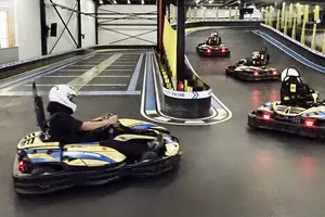 Người chơi trải nghiệm đường đua Go-Kart điện đa tầng tại Infinity Racing – Vincom Mega Mall Thảo Điền, TPHCM.