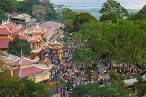 Du khách tìm về núi Bà Đen để tỏ lòng tôn kính Quán Thế Âm Bồ Tát trong tháng 9 Âm lịch