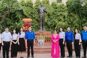 Khánh thành công trình chỉnh trang tượng đài liệt sĩ Trần Văn Ơn và liệt sĩ Quách Thị Trang