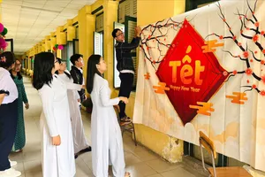 Rộn ràng sắc xuân ở các trường học: Giáo dục thêm về văn hóa truyền thống dân tộc