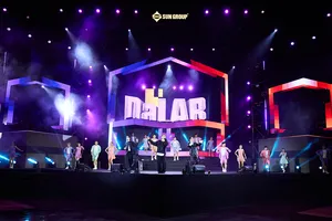 Hàng ngàn người đội mưa, vượt rét xem đêm nhạc “Thanh âm Thời đại”