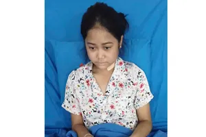 Bố mắc bệnh hoại tử xương, con gái nhiễm trùng máu