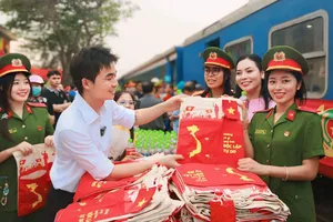 Dưới màu cờ Tổ quốc