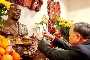 Tổng Bí thư Tô Lâm dâng hương tưởng nhớ Đại tướng Võ Nguyên Giáp và Đại tướng Văn Tiến Dũng