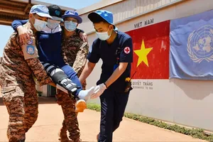 “Mũ nồi xanh" viết tiếp câu chuyện hòa bình - Bài 2: Đi vào vùng… chiến sự