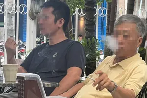 Những quy định bị… lờn: Cấm hút thuốc lá nơi công cộng - Chỗ nghiêm, chỗ lỏng lẻo