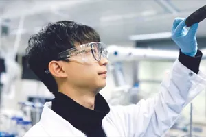 Vật liệu nano siêu nhẹ thu nước từ không khí