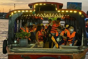 An toàn giao thông mùa mưa bão: Từ vụ lật tàu Vịnh Xanh 58...