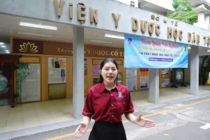 Trải nghiệm một ngày thực tế của sinh viên ngành bác sĩ Y học cổ truyền NTTU tại Viện Y Dược học Dân tộc TPHCM 