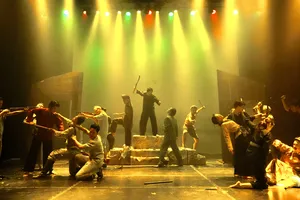 Dựng kịch lịch sử, dựng lòng yêu nước