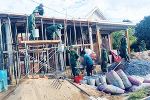 Xây lại mái nhà, bồi đắp niềm tin - Bài 2: Từ đồng bằng đến miền núi, vạn nhà được dựng