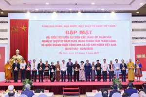 Doanh nhân Đỗ Quang Hiển được vinh danh nhờ thành tích xuất sắc đóng góp cho cộng đồng