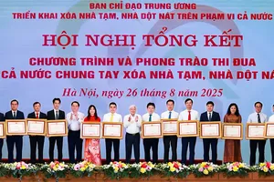 Chính phủ hoàn thành mục tiêu 334.000 căn nhà tạm được xây mới, HDBank chung tay đóng góp trên 2.600 căn