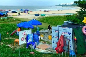 Bãi biển nhếch nhác