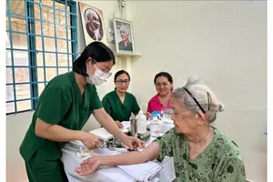 Khám sức khỏe định kỳ người cao tuổi: Nhân văn, thiết thực