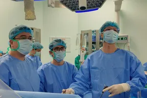 Lần đầu tiên ghép gan người khác nhóm máu