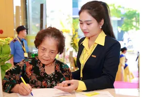 Ngân hàng “gồng” lãi suất, hỗ trợ tăng trưởng